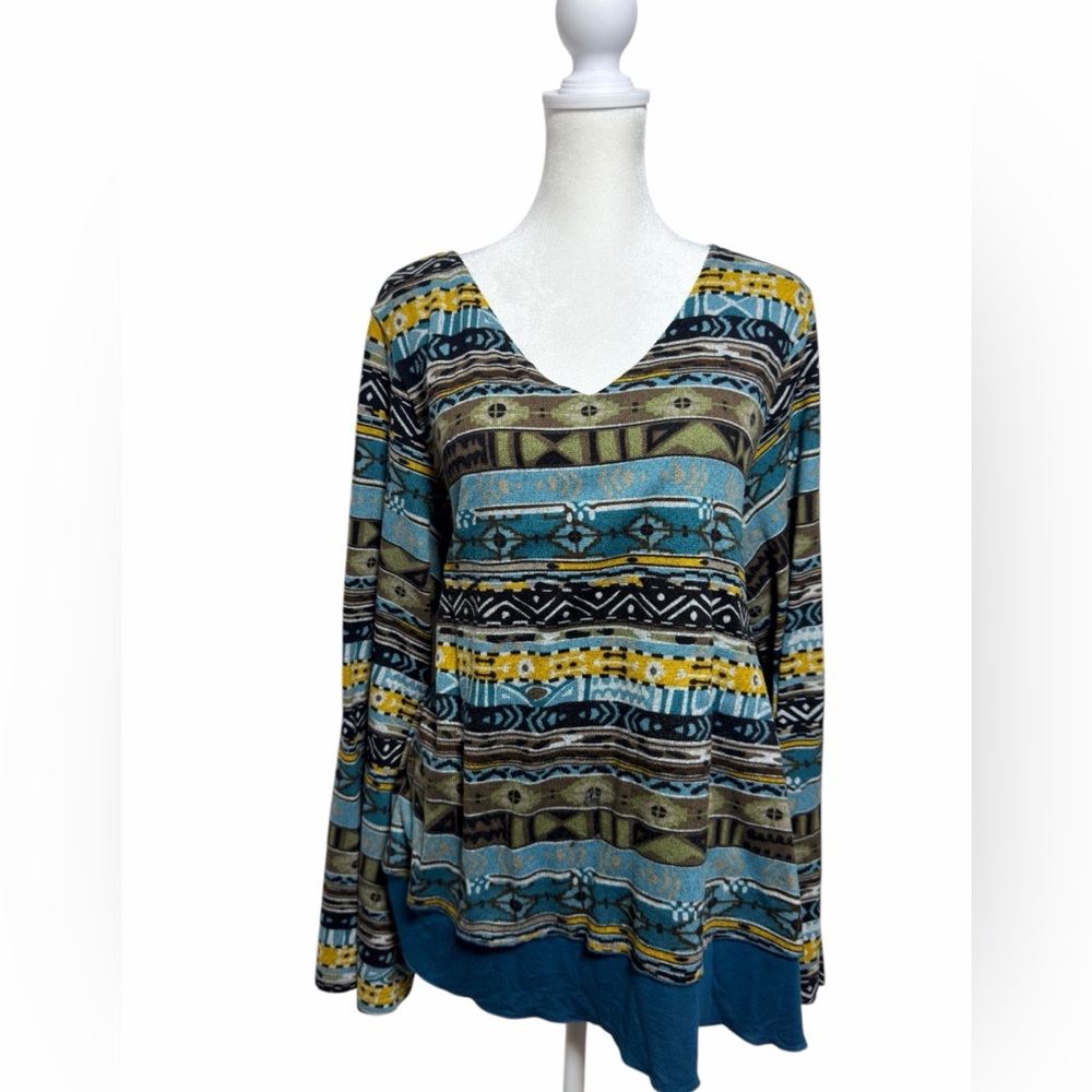 Catchfly Studio Tribal Print Split Back Long Sleeve Top - XXL